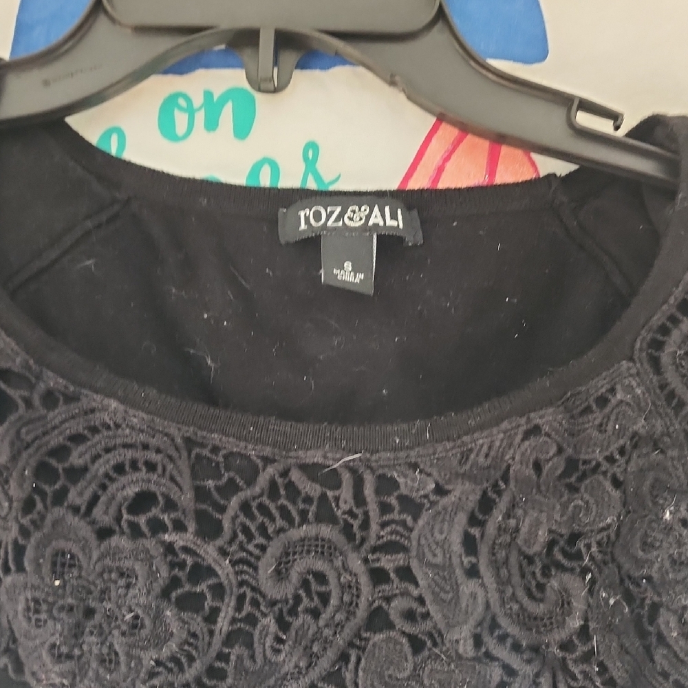 Roz & Ali Elegant Black Lace Blouse
